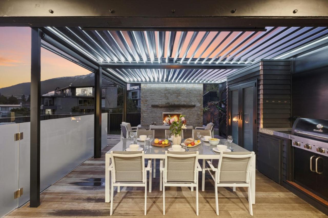 Lakeside Luxury On Suburb Street كوينستاون المظهر الخارجي الصورة