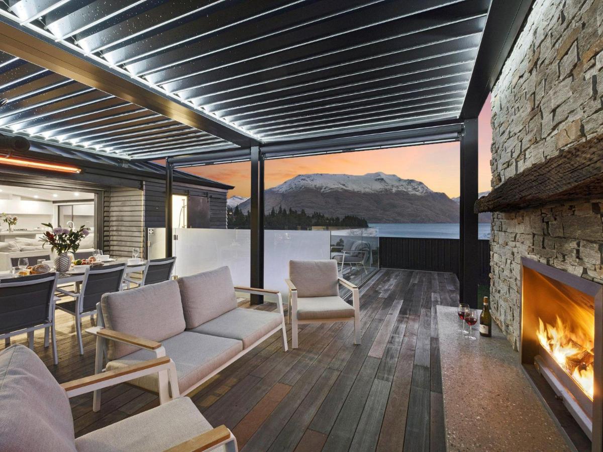 Lakeside Luxury On Suburb Street كوينستاون المظهر الخارجي الصورة
